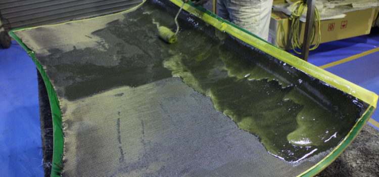 新製品案内　…　セミドライカーボンボンネット（仮名）の製作