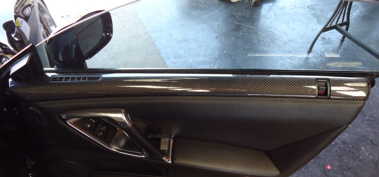 新製品案内…　日産　R35　GT-R　綾織りカーボン　ドア内張りカバー